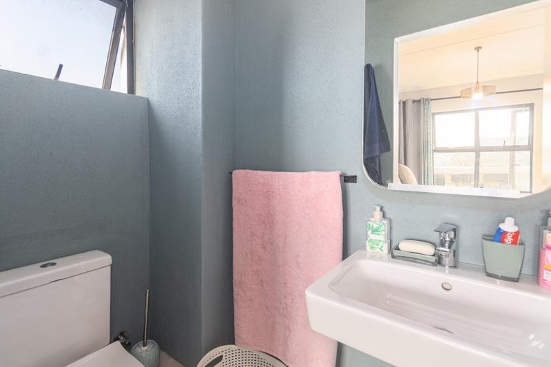 To Let 1 Bedroom Property for Rent in Waves Edge Western Cape